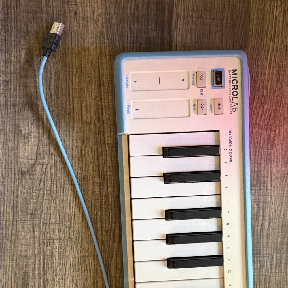 MicroLab Blue MIDI Controller - Picture 4 of 5